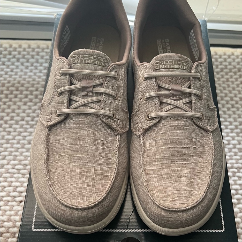 Women’s Skechers On The Go Flex AShore Boat Shoes in Taupe Size 9 - Like New